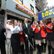 Sardar Biglari, center, in front of New York City’s first Steak ‘n Shake, in 2012. Image via AP